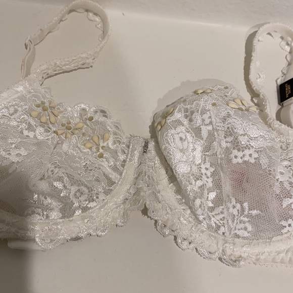 Victoria’s Secret Bridal Bra 32D - Picture 8 of 9
